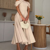 Isadora | Elegantna Maxi Haljina s Otkritim Ramenom i Nabranim Detaljima